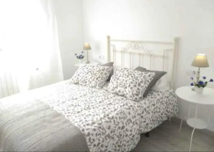 Casa de Férias Bajo Con Gran Jardin Y Aparcamiento *